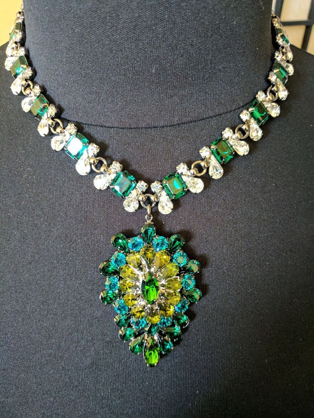 Early Gorgeous Dannijo Emerald Green Crystals Statement Pendant Necklace Signed
